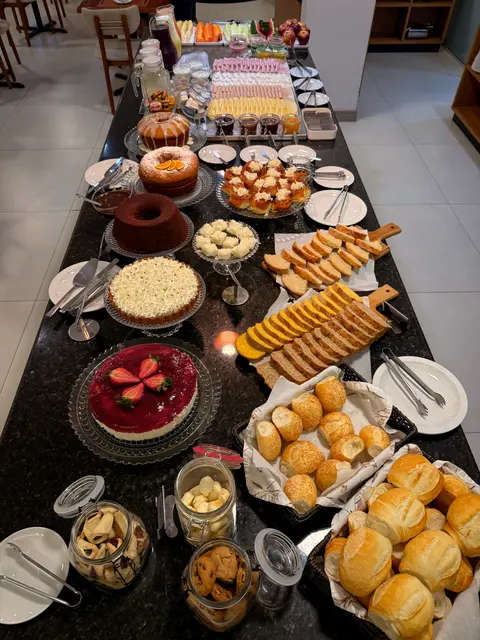 Café da manhã estilo brunch da Pousada Big Bear 2